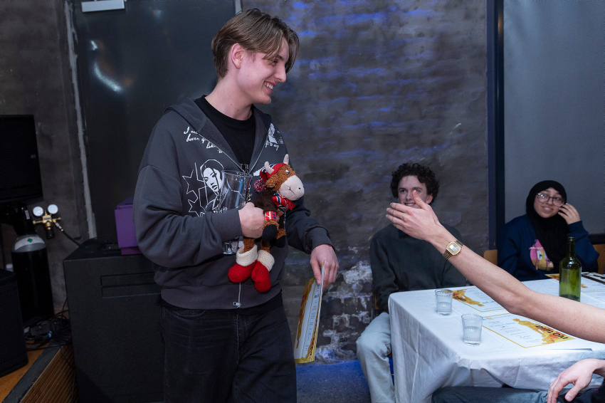 Vinneren får premien sin