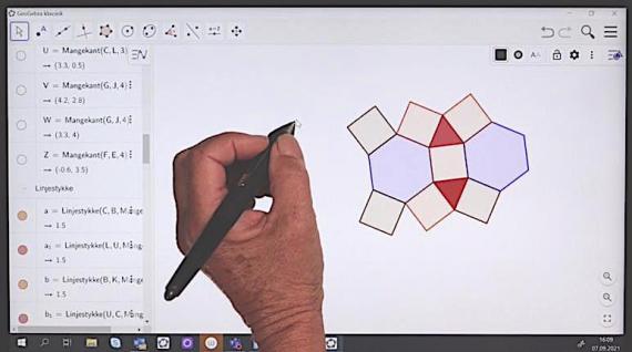 Hånd som skriver på skjerm (GeoGebra)
