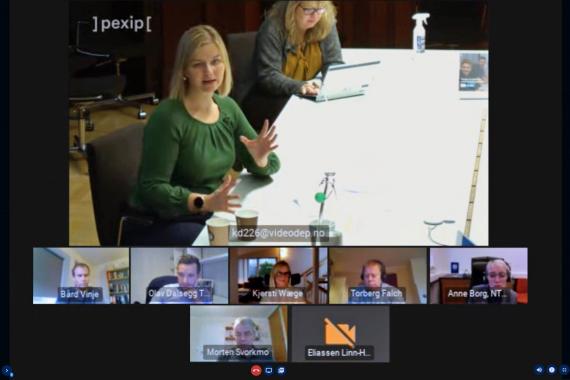Skjermdump av kunnskaps- og integreringsminister Guri Melby i digitalt møte med ansatte ved matematikksenteret