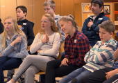 Tommel opp